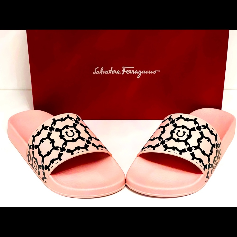 Women’s FERRAGAMO Pool Slides Size 8